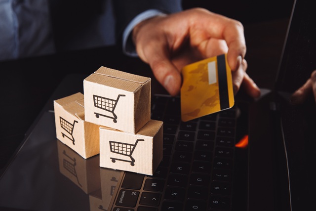 Acquisti e servizi – sportello consumatori ACP Sassari Icona acquisti con carta di credito e scatole – sportello consumatori ACP Sassari